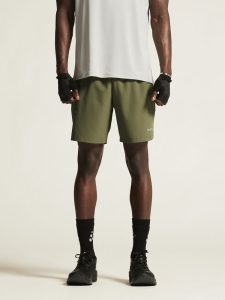 1915951-664000_ADV20Essence20Shorts20M_closeup4