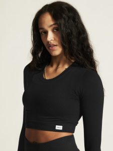 1916014-999000_Collective20Rib20Cropped20LS20Top20W_closeup5