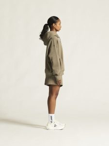 1916299-240000_Frequent20Hoodie20W_closeup2