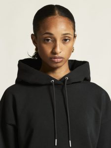 1916299-999000_Frequent20Hoodie20W_closeup5