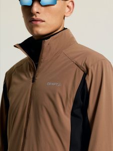 1916619-2549_ADV20Essence20Warm20Jacket20320M_closeup6