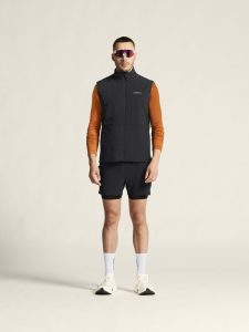 1916620-999000_ADV20Essence20Warm20Vest20220M_closeup1