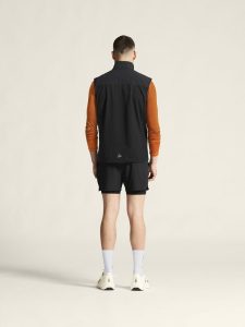 1916620-999000_ADV20Essence20Warm20Vest20220M_closeup3