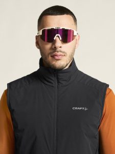1916620-999000_ADV20Essence20Warm20Vest20220M_closeup5