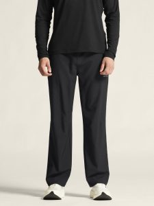 1916623-999000_CORE20Essence20wind20pants20M_closeup4