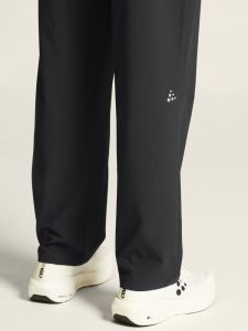 1916623-999000_CORE20Essence20wind20pants20M_closeup6