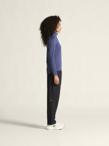 1916624-999000_CORE20Essence20wind20pants20W_closeup2
