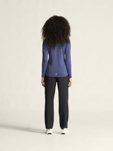 1916624-999000_CORE20Essence20wind20pants20W_closeup3