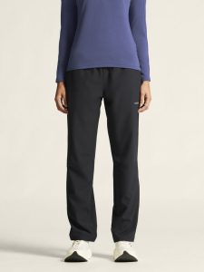 1916624-999000_CORE20Essence20wind20pants20W_closeup4