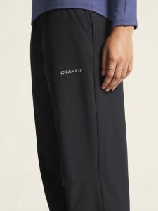 1916624-999000_CORE20Essence20wind20pants20W_closeup5