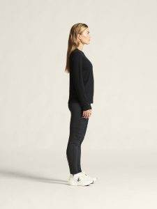1916705-999000_Wool20Jersey20LS20CN20W_closeup2