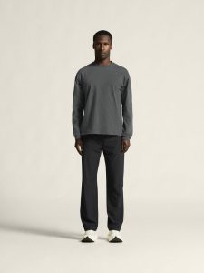 1916958-970000_Frequent20Heavy20LS20Tee20M_closeup1