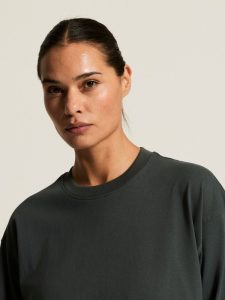 1916960-970000_Frequent20Heavy20LS20Tee20W_closeup5