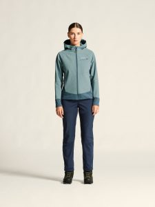 3121_4fc4918346_1912440-363376_adv-20backcountry-20hybrid-20jacket-20w_closeup1-1350x0-1