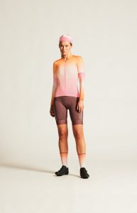 3827_d993a40c84-1914542-727007_adv-endur-graphic-jersey-w_closeup1-1350x0-1