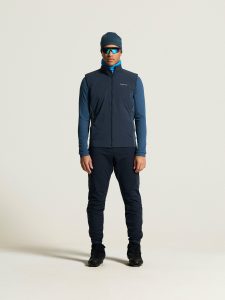 4472_5daf799bcd_1916620-3983_adv-20essence-20warm-20vest-202-20m_closeup1-1350x0-1