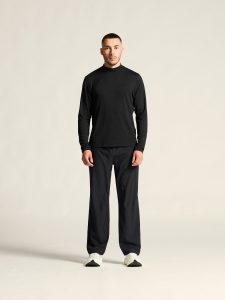 4665_a8d5ef90b3_1916623-999000_core-20essence-20wind-20pants-20m_closeup1-1350x0-1