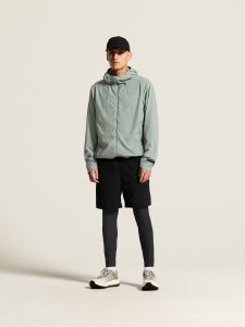 4681_7c1362bcdc_1916543-6550_subz-20light-20jacket-20m_closeup1-1350x0-1