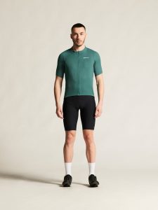 4799_3b06e30672-c17364-9990_endur-aero-bib-shorts-c1-m_closeup1-1350x0-1