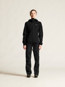 4848_814ec4bde6_c17360-9990_everyday-20hydro-20pants-20w_closeup1-1350x0-1