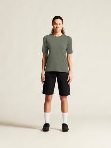 4860_3888a891d9_c17317-9990_everyday-20xt-20shorts-20w_closeup1-1350x0-1