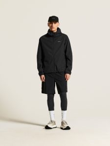 5104_8d2ab41051_c17981-9990_essence-20hydro-20jacket-202-20m_closeup1-1350x0-1