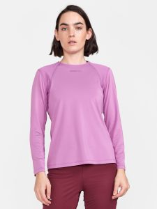 722_4bdd9570ff-1908769-724000_adv-essence-ls-tee-w_closeup1-1350x0-1