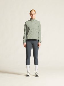 C17236-9310_ADV20Essence20wind20jacket20220W_closeup1