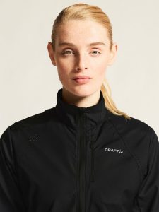 C17236-9990_ADV20Essence20wind20jacket20220W_closeup5