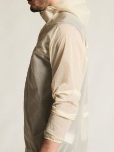 C17273-1050_Hypervent20Light20Wind20Jacket20M_closeup6