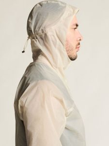 C17273-1050_Hypervent20Light20Wind20Jacket20M_closeup8