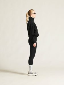 C17293-9990_Hypervent20Oversized20Wind20Jacket20W_closeup2