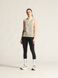 C17295-1050_Hypervent20Light20Wind20Vest20W_Closeup1