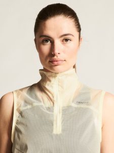 C17295-1050_Hypervent20Light20Wind20Vest20W_Closeup5