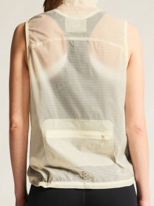 C17295-1050_Hypervent20Light20Wind20Vest20W_Closeup6