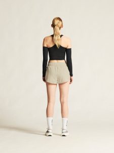 C17301-9990_Hypervent20Cropped20pocket20Singlet20W_closeup3