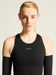 C17301-9990_Hypervent20Cropped20pocket20Singlet20W_closeup5
