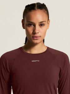 C17302-4820_Hypervent20Tight20Longsleeve20W_closeup5