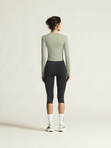C17302-9310_Hypervent20Tight20Longsleeve20W_closeup3
