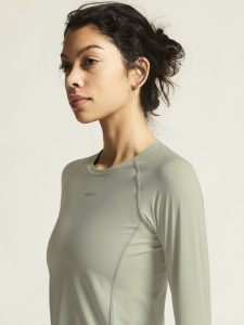 C17302-9310_Hypervent20Tight20Longsleeve20W_closeup5