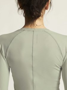 C17302-9310_Hypervent20Tight20Longsleeve20W_closeup6