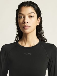 C17302-9990_Hypervent20Tight20Longsleeve20W_closeup5
