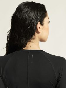 C17302-9990_Hypervent20Tight20Longsleeve20W_closeup7