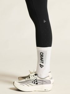 C17305-9990_Hypervent20Tights20W_closeup7