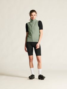 C17324-6300_Endur20Light20Wind20Vest20W_closeup1