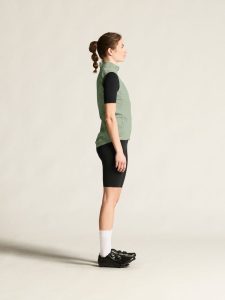 C17324-6300_Endur20Light20Wind20Vest20W_closeup2