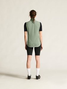 C17324-6300_Endur20Light20Wind20Vest20W_closeup3