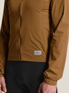 C17325-2610_Endur20Light20Wind20Jacket20M_closeup6