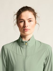 C17326-6300_Endur20Light20Wind20Jacket20W_closeup5