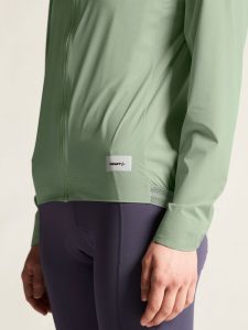 C17326-6300_Endur20Light20Wind20Jacket20W_closeup6